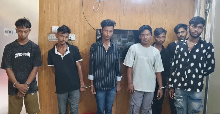 রাজধানীতে মুরগির খামারে ডাকাতির সময় শীর্ষ সন্ত্রাসী ‘কুত্তা ফারুক’সহ গ্রেপ্তার ৭